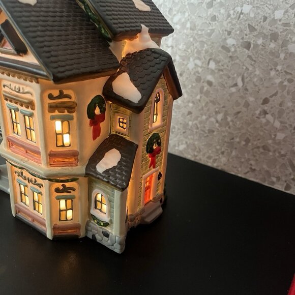 Dickens Towne Series SWEET SHOPPE 1997 Christmas Village Vintage Hand Painted - Picture 11 of 16